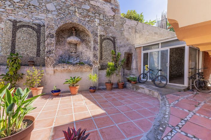 Image No.7-9 Bed House/Villa for sale