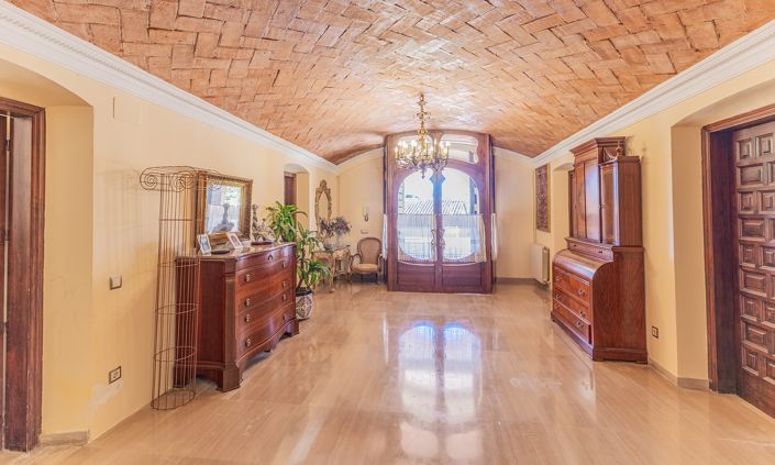 Image No.9-9 Bed House/Villa for sale