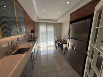Interior 5