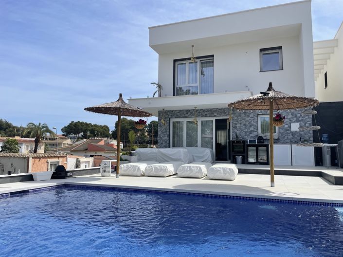 Image No.2-4 Bed Villa for sale