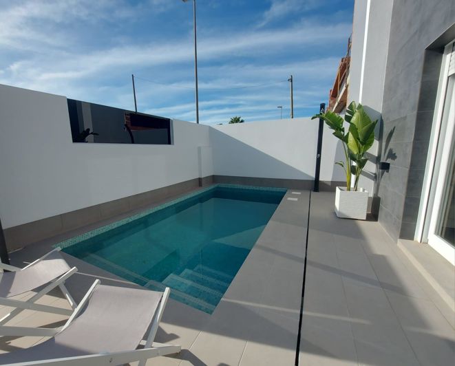Image No.2-Villa de 2 chambres à vendre à Roldan