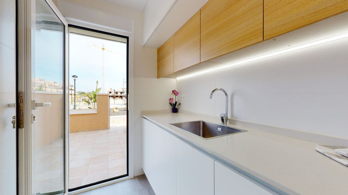 Image No.19-3 Bed Townhouse for sale