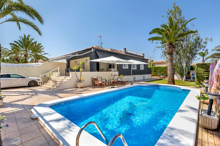 Image No.2-4 Bed Villa for sale