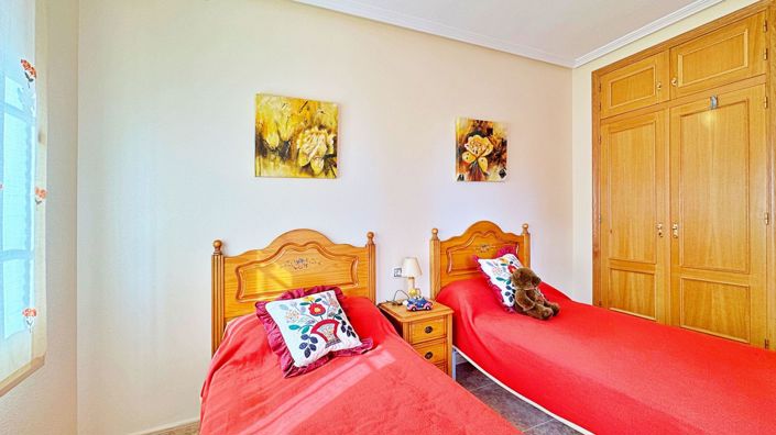 Image No.25-3 Bed Townhouse for sale