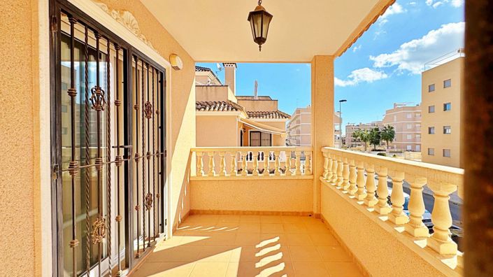 Image No.26-3 Bed Townhouse for sale