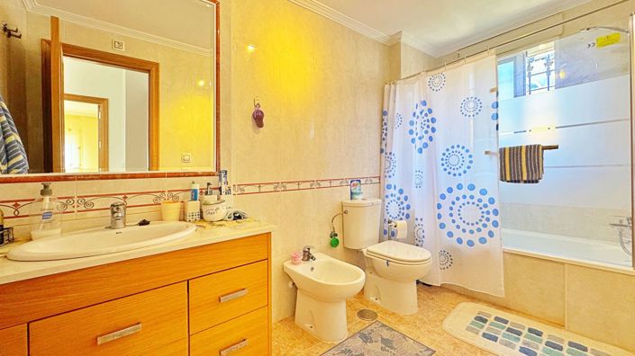 Image No.30-3 Bed Townhouse for sale