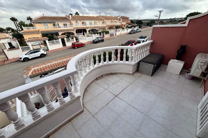 Image No.20-2 Bed Townhouse for sale