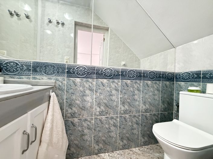 Image No.5-2 Bed Townhouse for sale