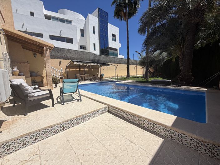 Image No.8-4 Bed Villa for sale