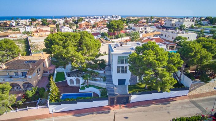 Image No.48-6 Bed Villa for sale