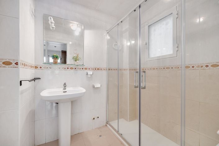 Image No.20-2 Bed Apartment for sale