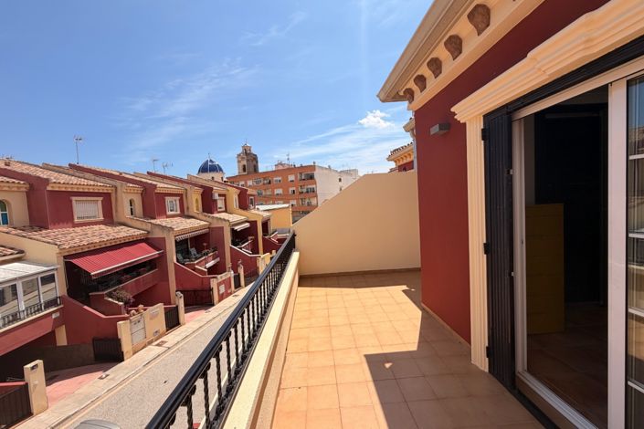 Image No.14-3 Bed Townhouse for sale
