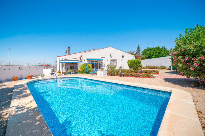 Image No.2-Villa de 4 chambres à vendre à Ciudad Quesada