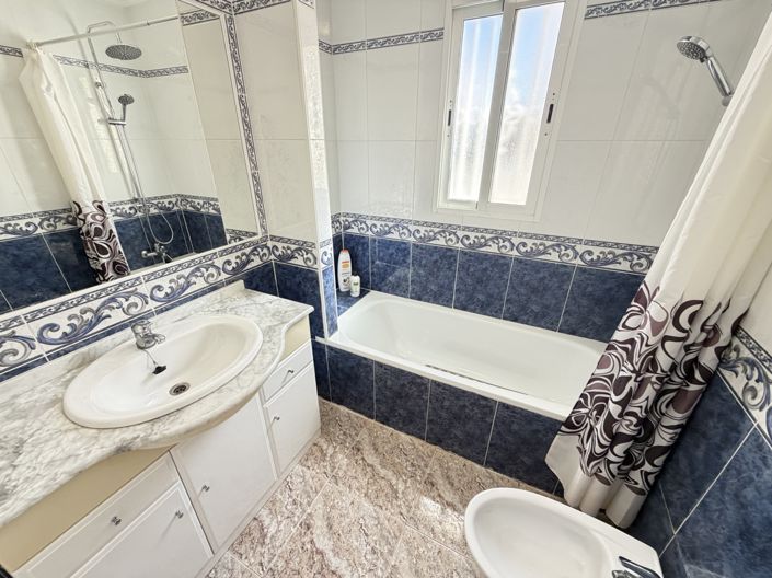 Image No.18-3 Bed Townhouse for sale