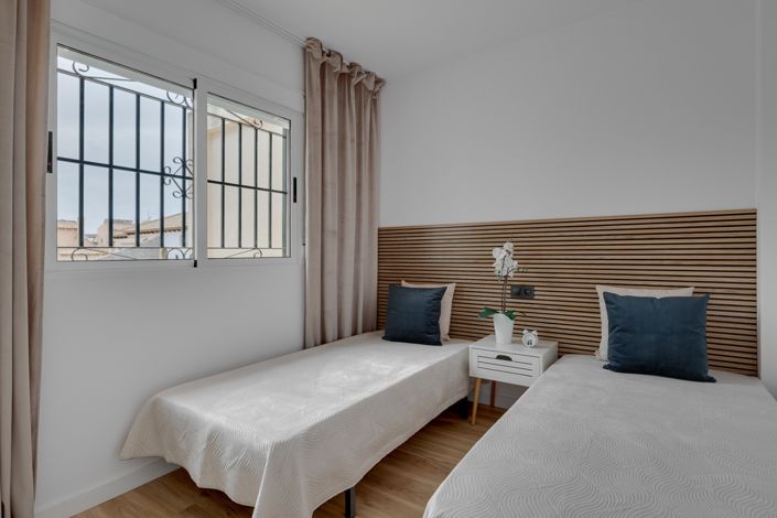 Image No.19-3 Bed Townhouse for sale