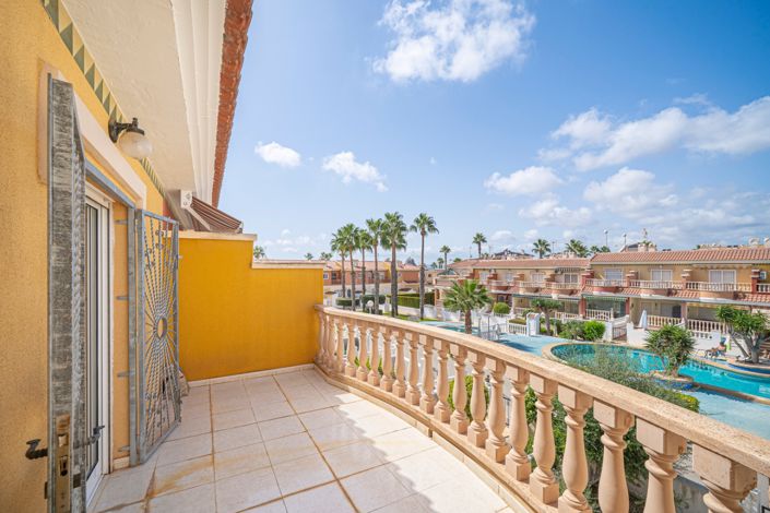 Image No.20-3 Bed Townhouse for sale