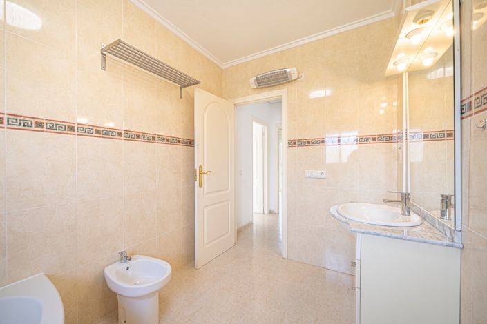Image No.22-3 Bed Townhouse for sale