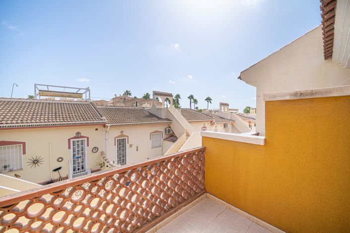 Image No.26-3 Bed Townhouse for sale