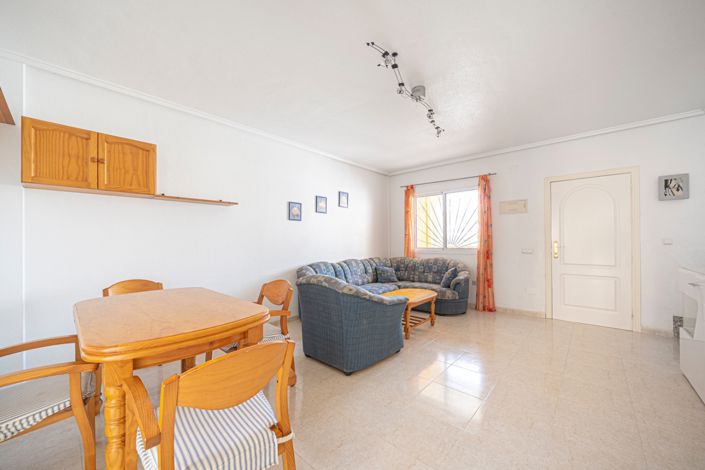 Image No.6-3 Bed Townhouse for sale