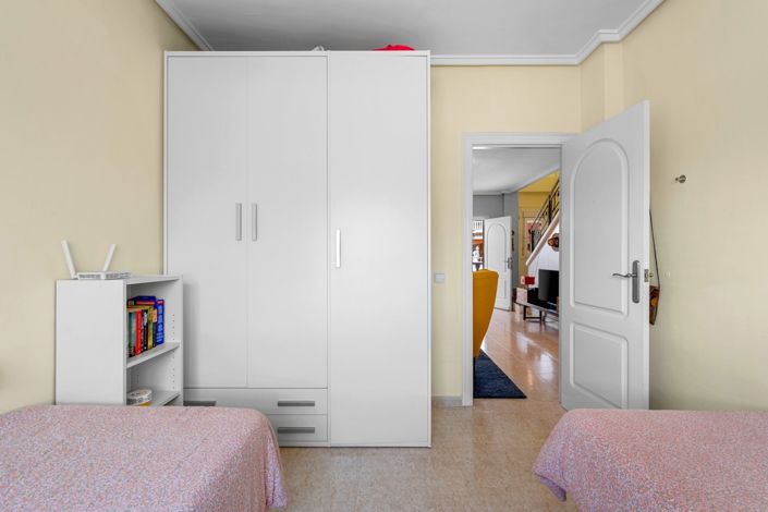 Image No.10-3 Bed Townhouse for sale