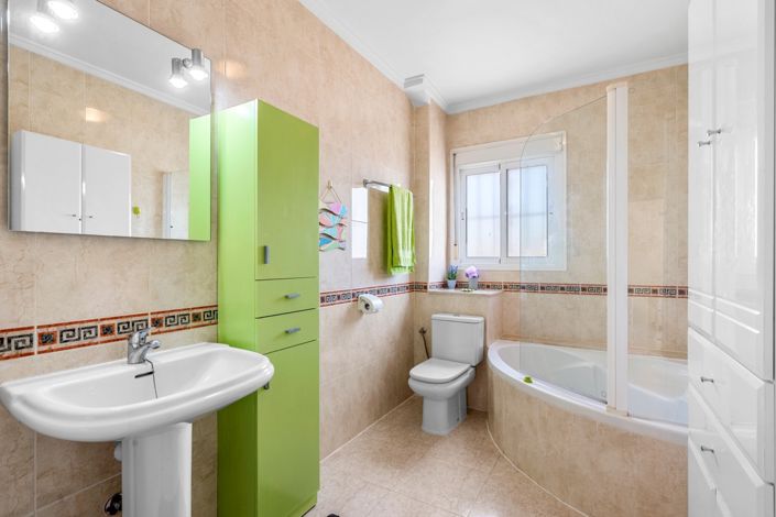 Image No.18-3 Bed Townhouse for sale