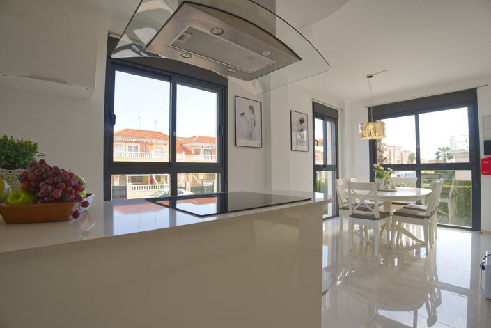 Image No.12-3 Bed Townhouse for sale