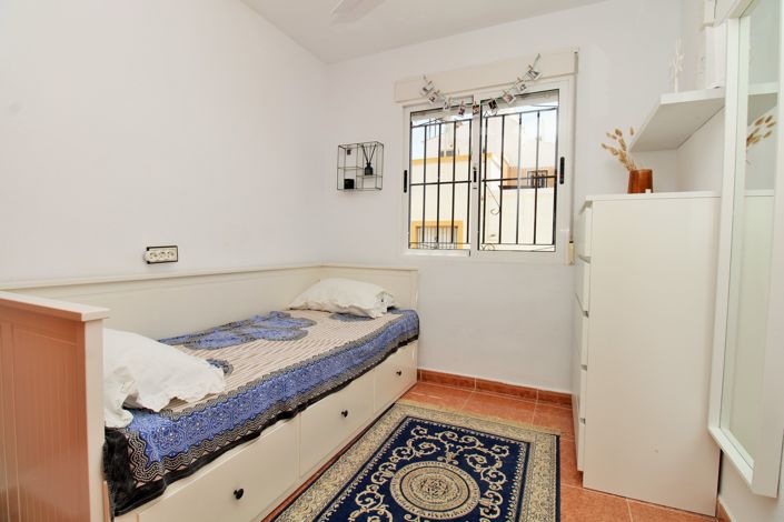 Image No.18-3 Bed Townhouse for sale