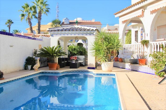 Image No.2-Villa de 6 chambres à vendre à Orihuela Costa