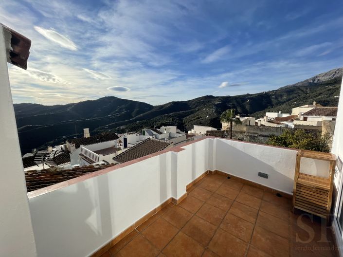 Image No.17-2 Bed Townhouse for sale