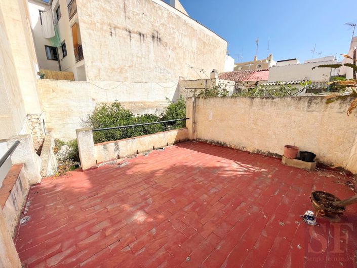Image No.15-6 Bed Townhouse for sale