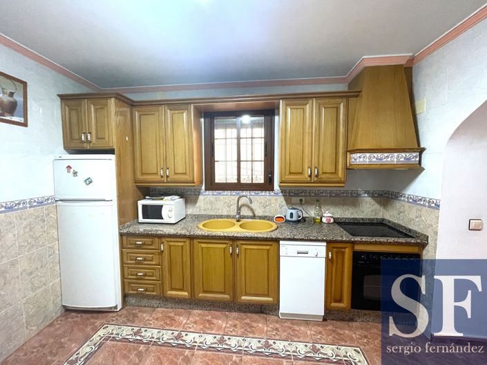 Image No.6-5 Bed Townhouse for sale