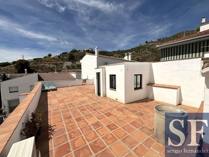 Image No.16-2 Bed Townhouse for sale