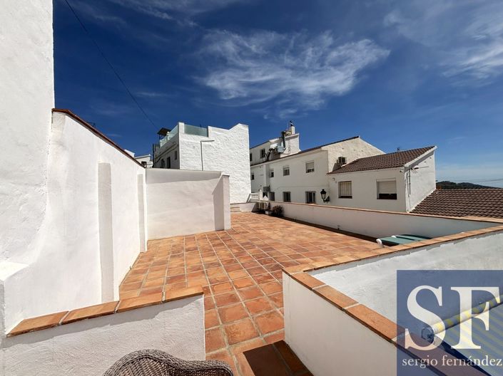 Image No.17-2 Bed Townhouse for sale