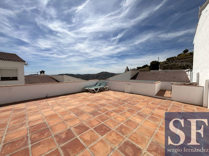 Image No.18-2 Bed Townhouse for sale