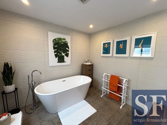 Image No.8-2 Bed Townhouse for sale