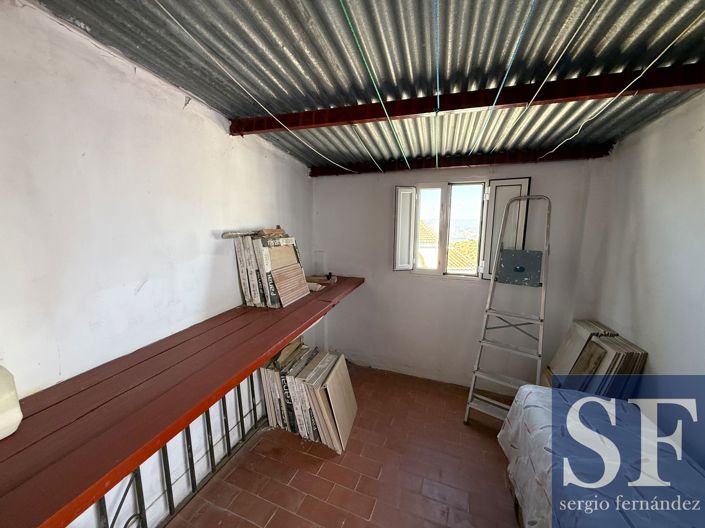 Image No.18-5 Bed Townhouse for sale