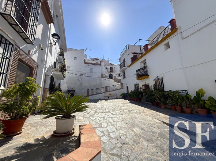 Image No.2-5 Bed Townhouse for sale