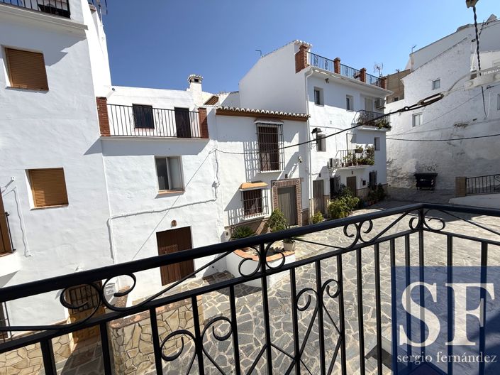 Image No.8-5 Bed Townhouse for sale