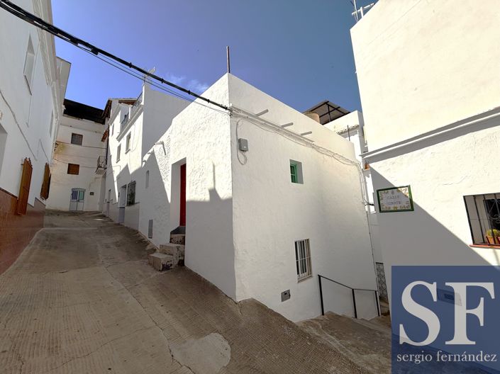 Image No.20-3 Bed Townhouse for sale