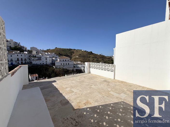 Image No.16-3 Bed Townhouse for sale