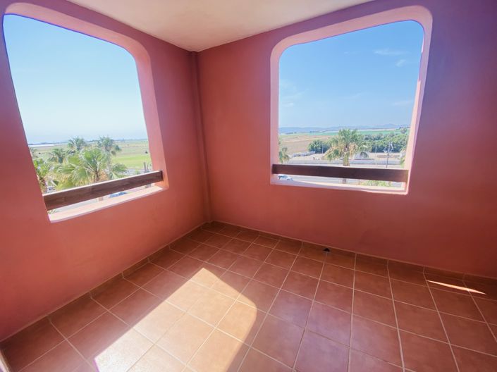 Image No.25-3 Bed Apartment for sale