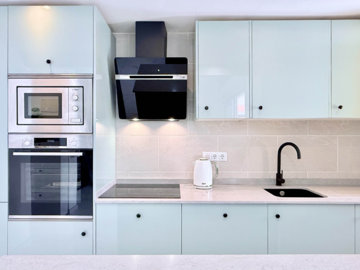 contemporary-kitchen-isla-grosa-villa-mar-men
