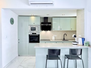 contemporary-kitchen-isla-grosa-villa-mar-men