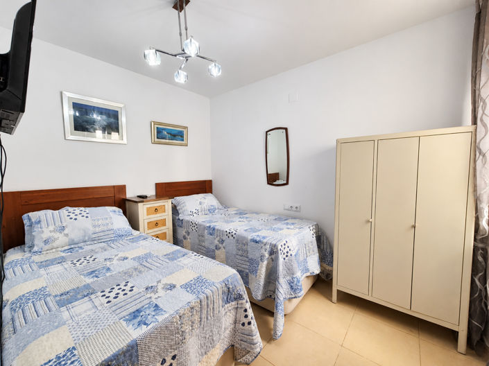 Image No.12-2 Bed Property for sale