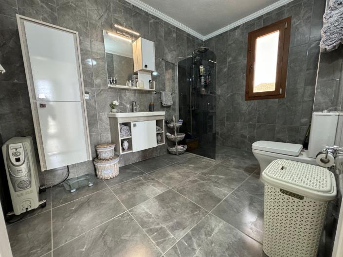 Image No.36-4 Bed Villa / Detached for sale