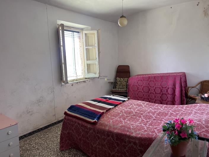 Image No.12-3 Bed House for sale