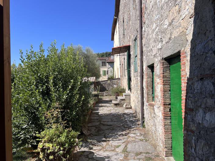 Image No.11-3 Bed House for sale