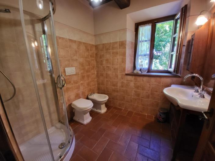 Image No.8-7 Bed Country Property for sale