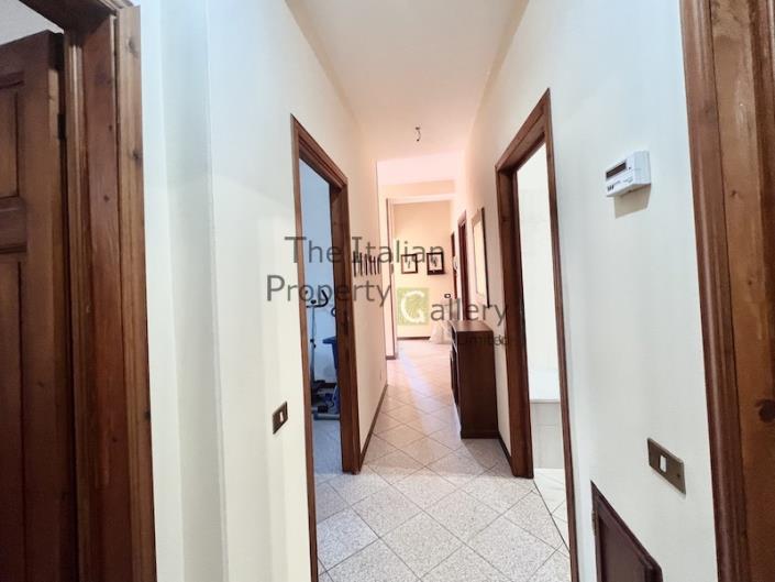 Image No.12-3 Bed House for sale