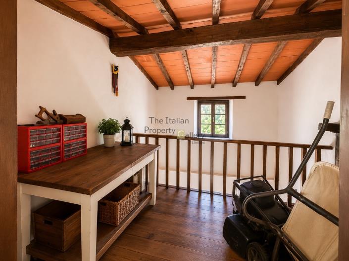 Image No.16-5 Bed House for sale
